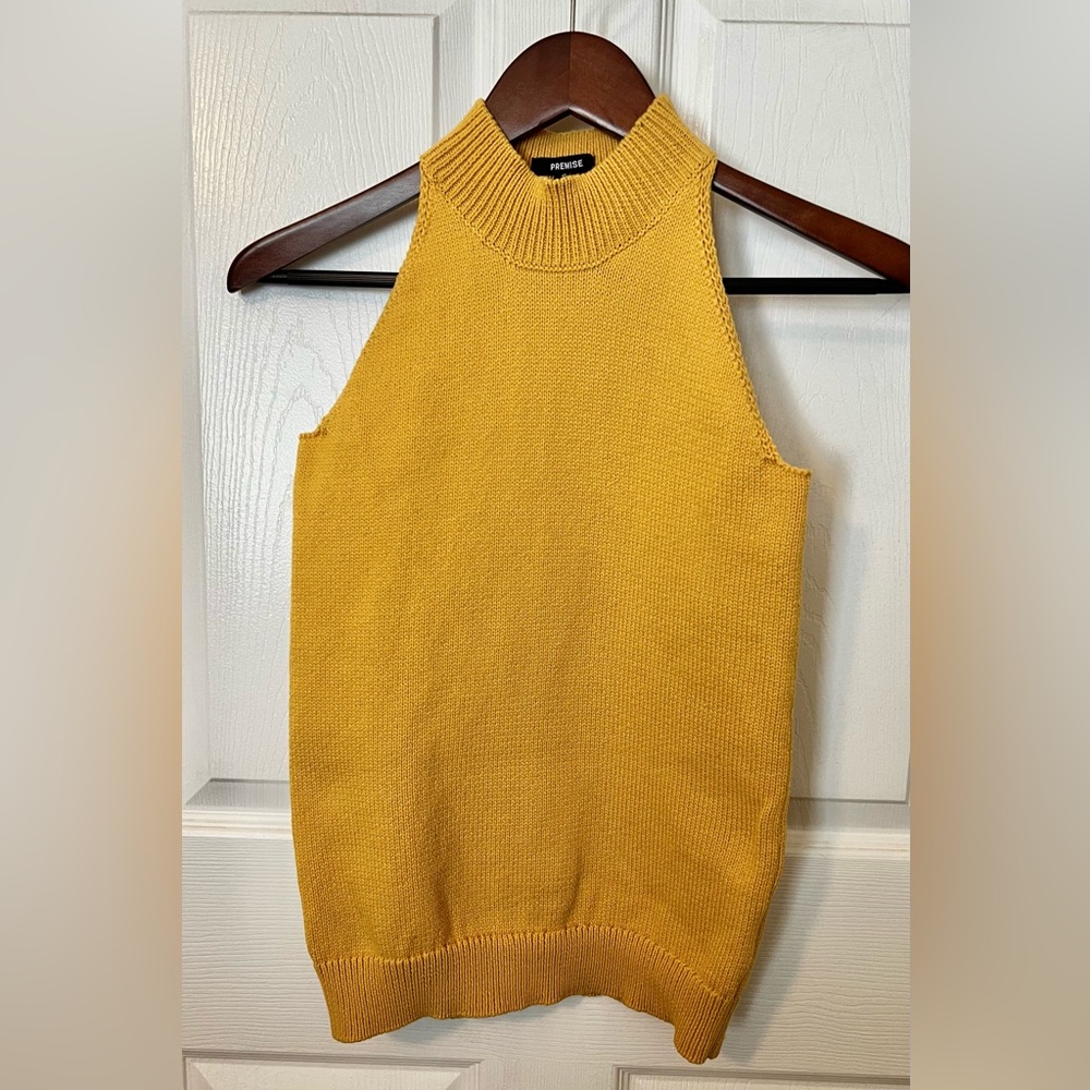 Premise sleeveless yellow mock turtleneck sweater Layering Staple Piece size S